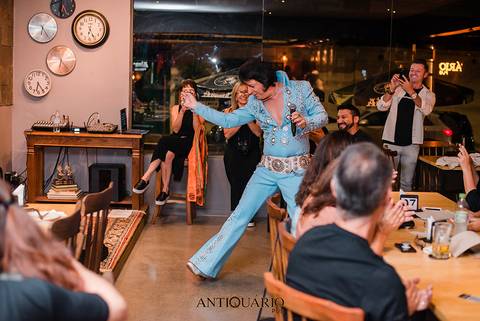 Johnny Grace cover de Elvis Presley no Antiquário Gastropub em Novo Hamburgo Fotógrafo Jeferson Paz'