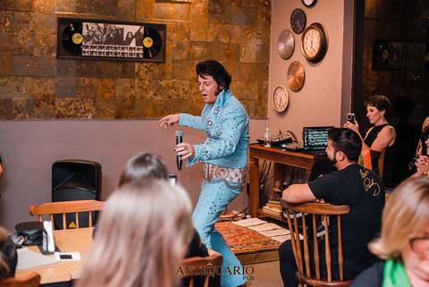 Johnny Grace cover de Elvis Presley no Antiquário Gastropub em Novo Hamburgo Fotógrafo Jeferson Paz'