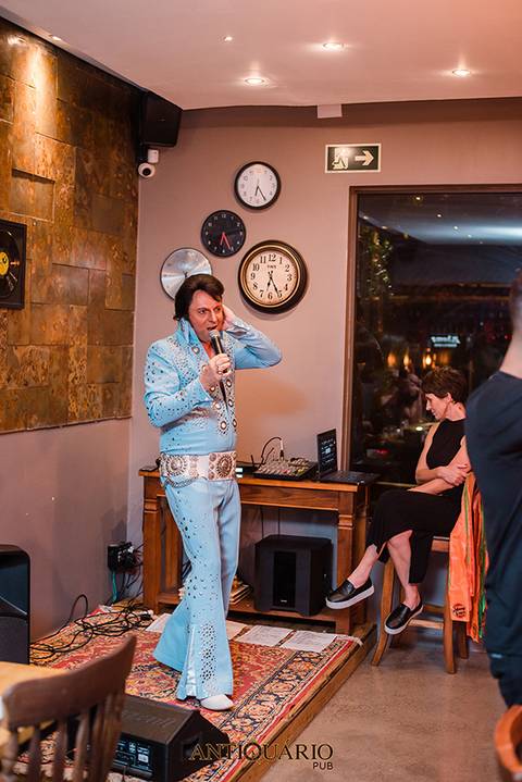 Johnny Grace cover de Elvis Presley no Antiquário Gastropub em Novo Hamburgo Fotógrafo Jeferson Paz'