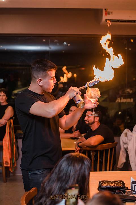 Johnny Grace cover de Elvis Presley no Antiquário Gastropub em Novo Hamburgo Fotógrafo Jeferson Paz'