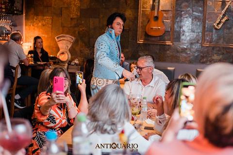 Johnny Grace cover de Elvis Presley no Antiquário Gastropub em Novo Hamburgo Fotógrafo Jeferson Paz'