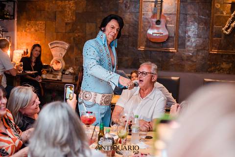 Johnny Grace cover de Elvis Presley no Antiquário Gastropub em Novo Hamburgo Fotógrafo Jeferson Paz'