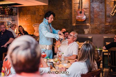 Johnny Grace cover de Elvis Presley no Antiquário Gastropub em Novo Hamburgo Fotógrafo Jeferson Paz'