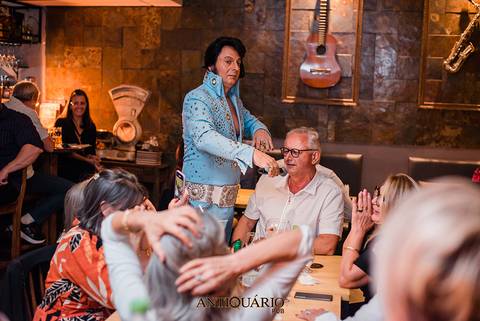 Johnny Grace cover de Elvis Presley no Antiquário Gastropub em Novo Hamburgo Fotógrafo Jeferson Paz'