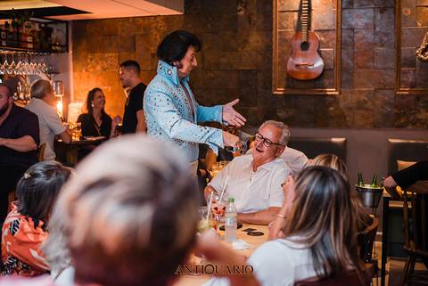 Johnny Grace cover de Elvis Presley no Antiquário Gastropub em Novo Hamburgo Fotógrafo Jeferson Paz'