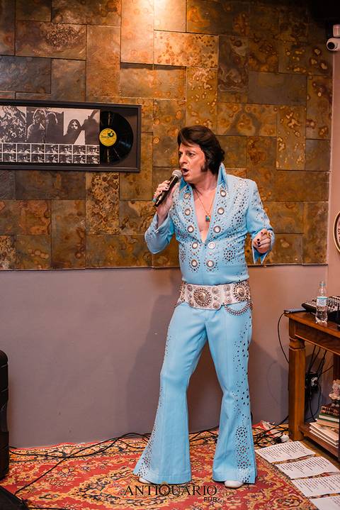 Johnny Grace cover de Elvis Presley no Antiquário Gastropub em Novo Hamburgo Fotógrafo Jeferson Paz'