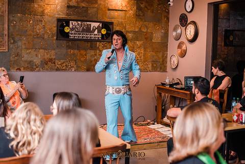 Johnny Grace cover de Elvis Presley no Antiquário Gastropub em Novo Hamburgo Fotógrafo Jeferson Paz'
