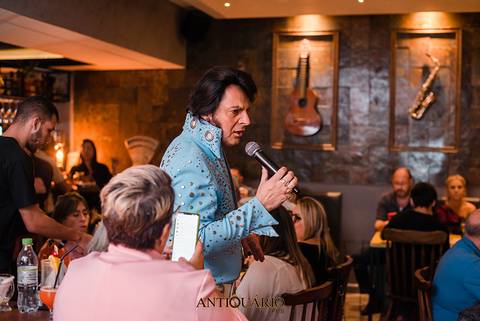Johnny Grace cover de Elvis Presley no Antiquário Gastropub em Novo Hamburgo Fotógrafo Jeferson Paz'