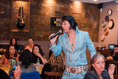 Johnny Grace cover de Elvis Presley no Antiquário Gastropub em Novo Hamburgo Fotógrafo Jeferson Paz'
