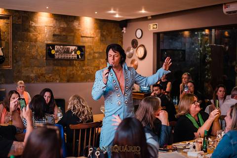Johnny Grace cover de Elvis Presley no Antiquário Gastropub em Novo Hamburgo Fotógrafo Jeferson Paz'