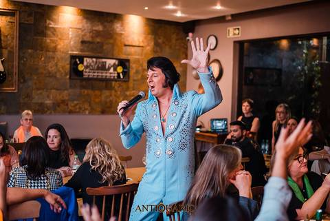 Johnny Grace cover de Elvis Presley no Antiquário Gastropub em Novo Hamburgo Fotógrafo Jeferson Paz'