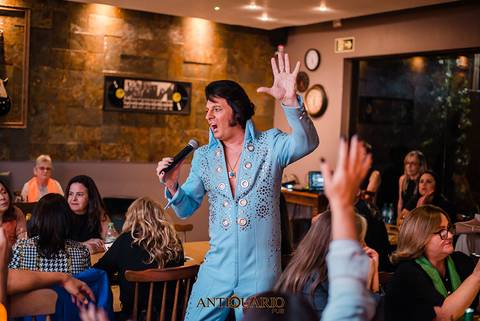 Johnny Grace cover de Elvis Presley no Antiquário Gastropub em Novo Hamburgo Fotógrafo Jeferson Paz'