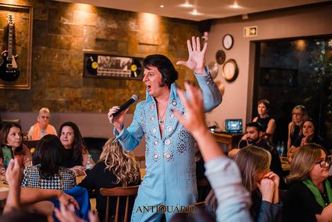 Johnny Grace cover de Elvis Presley no Antiquário Gastropub em Novo Hamburgo Fotógrafo Jeferson Paz'