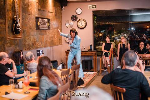 Johnny Grace cover de Elvis Presley no Antiquário Gastropub em Novo Hamburgo Fotógrafo Jeferson Paz'