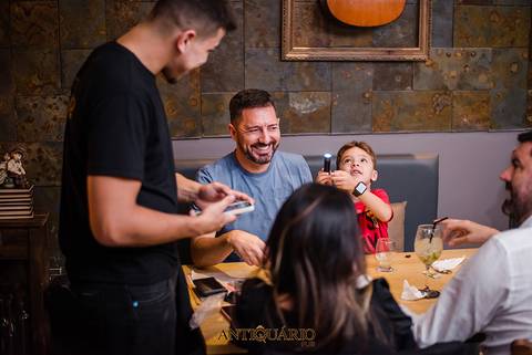 Johnny Grace cover de Elvis Presley no Antiquário Gastropub em Novo Hamburgo Fotógrafo Jeferson Paz'