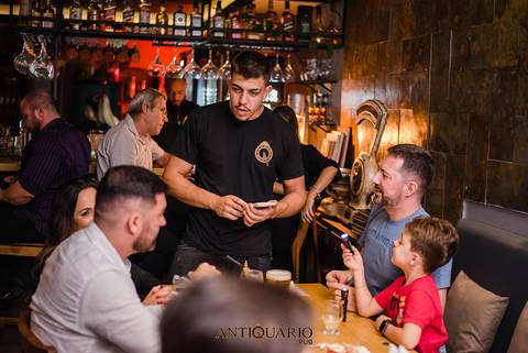Johnny Grace cover de Elvis Presley no Antiquário Gastropub em Novo Hamburgo Fotógrafo Jeferson Paz'