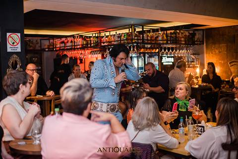 Johnny Grace cover de Elvis Presley no Antiquário Gastropub em Novo Hamburgo Fotógrafo Jeferson Paz'