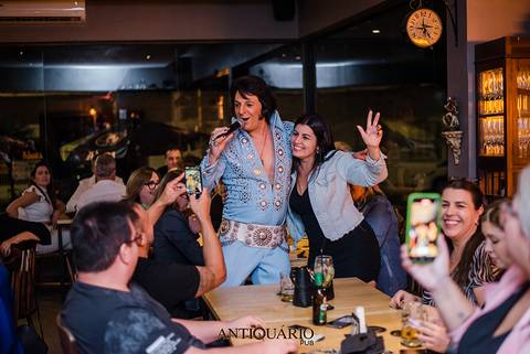 Johnny Grace cover de Elvis Presley no Antiquário Gastropub em Novo Hamburgo Fotógrafo Jeferson PazJohnny Grace cover de Elvis Presley no Antiquário Gastropub em Novo Hamburgo Fotógrafo Jeferson Paz'
