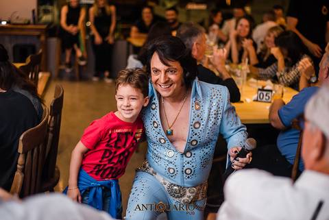 Johnny Grace cover de Elvis Presley no Antiquário Gastropub em Novo Hamburgo Fotógrafo Jeferson Paz'