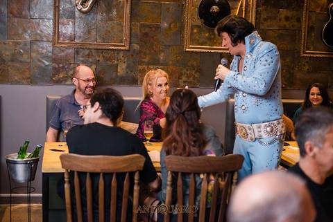 Johnny Grace cover de Elvis Presley no Antiquário Gastropub em Novo Hamburgo Fotógrafo Jeferson Paz'