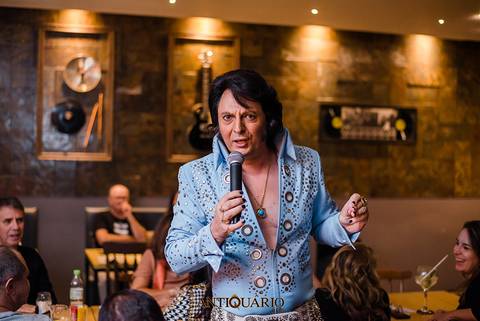 Johnny Grace cover de Elvis Presley no Antiquário Gastropub em Novo Hamburgo Fotógrafo Jeferson Paz'