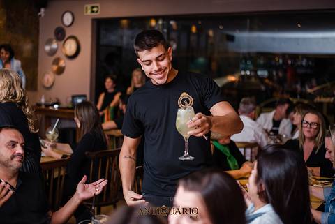 Johnny Grace cover de Elvis Presley no Antiquário Gastropub em Novo Hamburgo Fotógrafo Jeferson Paz'