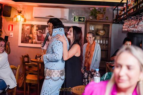 Johnny Grace cover de Elvis Presley no Antiquário Gastropub em Novo Hamburgo Fotógrafo Jeferson Paz'
