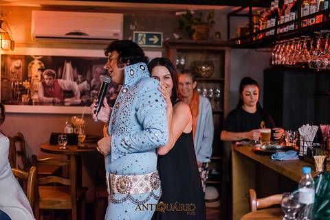Johnny Grace cover de Elvis Presley no Antiquário Gastropub em Novo Hamburgo Fotógrafo Jeferson Paz'