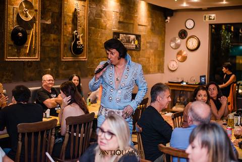 Johnny Grace cover de Elvis Presley no Antiquário Gastropub em Novo Hamburgo Fotógrafo Jeferson Paz'