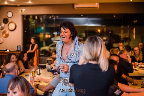 Johnny Grace cover de Elvis Presley no Antiquário Gastropub em Novo Hamburgo Fotógrafo Jeferson Paz'