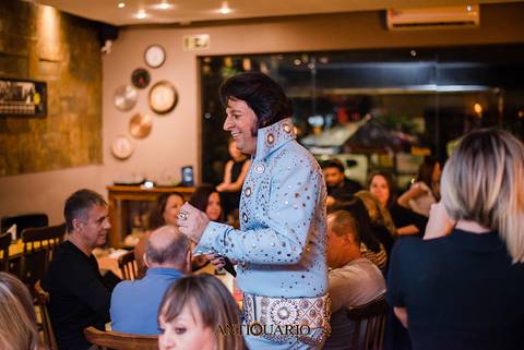 Johnny Grace cover de Elvis Presley no Antiquário Gastropub em Novo Hamburgo Fotógrafo Jeferson Paz'