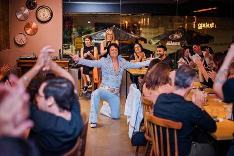 Johnny Grace cover de Elvis Presley no Antiquário Gastropub em Novo Hamburgo Fotógrafo Jeferson Paz'