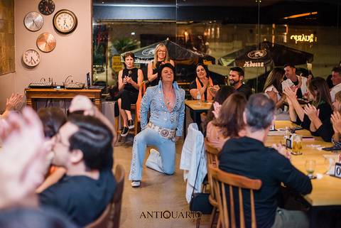 Johnny Grace cover de Elvis Presley no Antiquário Gastropub em Novo Hamburgo Fotógrafo Jeferson Paz'