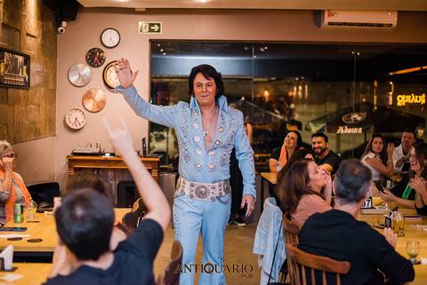 Johnny Grace cover de Elvis Presley no Antiquário Gastropub em Novo Hamburgo Fotógrafo Jeferson Paz'