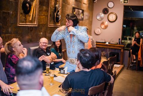 Johnny Grace cover de Elvis Presley no Antiquário Gastropub em Novo Hamburgo Fotógrafo Jeferson Paz'