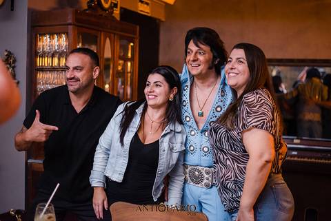 Johnny Grace cover de Elvis Presley no Antiquário Gastropub em Novo Hamburgo Fotógrafo Jeferson Paz'
