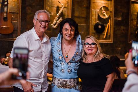 Johnny Grace cover de Elvis Presley no Antiquário Gastropub em Novo Hamburgo Fotógrafo Jeferson Paz'