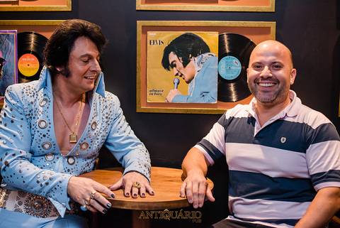 Johnny Grace cover de Elvis Presley no Antiquário Gastropub em Novo Hamburgo Fotógrafo Jeferson Paz'