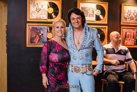 Johnny Grace cover de Elvis Presley no Antiquário Gastropub em Novo Hamburgo Fotógrafo Jeferson Paz'