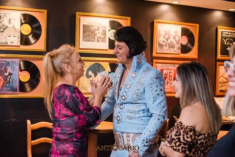 Johnny Grace cover de Elvis Presley no Antiquário Gastropub em Novo Hamburgo Fotógrafo Jeferson Paz'