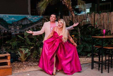 aniversário da barbie humana e influenciadora Letícia Swarovski foto com Bernardo Guedes'
