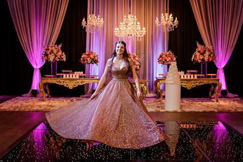 festa de 15 anos da debutante Lívia no espaço Pátio 115 em Cachoeirinha'