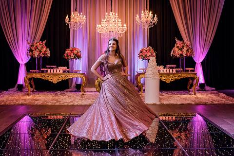 festa de 15 anos da debutante Lívia no espaço Pátio 115 em Cachoeirinha'