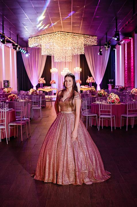 festa de 15 anos da debutante Lívia no espaço Pátio 115 em Cachoeirinha'