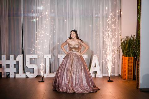 festa de 15 anos da debutante Lívia no espaço Pátio 115 em Cachoeirinha'