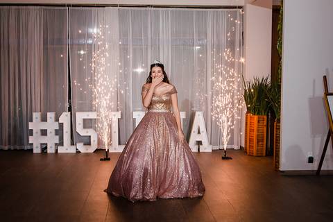 festa de 15 anos da debutante Lívia no espaço Pátio 115 em Cachoeirinha'