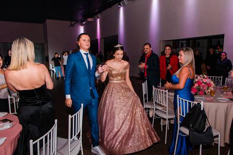 festa de 15 anos da debutante Lívia no espaço Pátio 115 em Cachoeirinha'