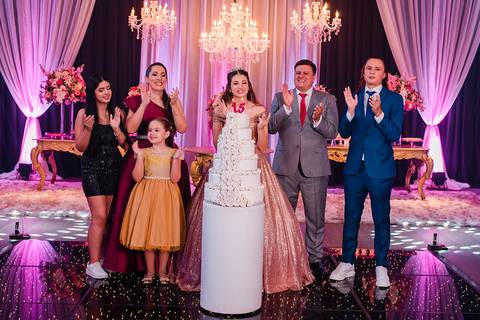 festa de 15 anos da debutante Lívia no espaço Pátio 115 em Cachoeirinha'