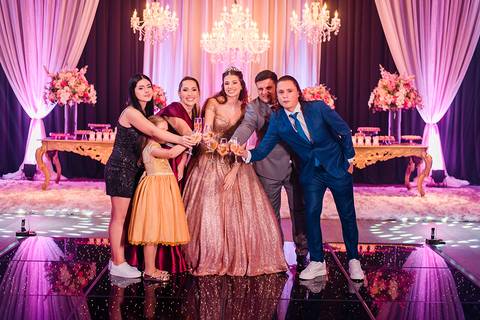 festa de 15 anos da debutante Lívia no espaço Pátio 115 em Cachoeirinha'