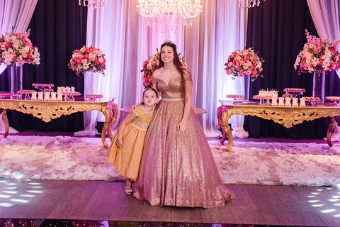 festa de 15 anos da debutante Lívia no espaço Pátio 115 em Cachoeirinha'